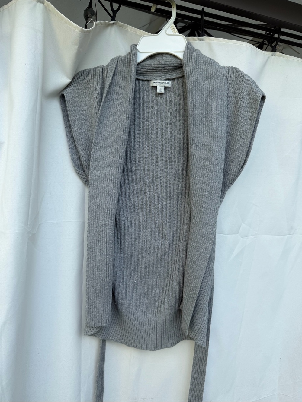 Banana Republic Light Gray Ribbed Open-Front Sleeveless Cardigan